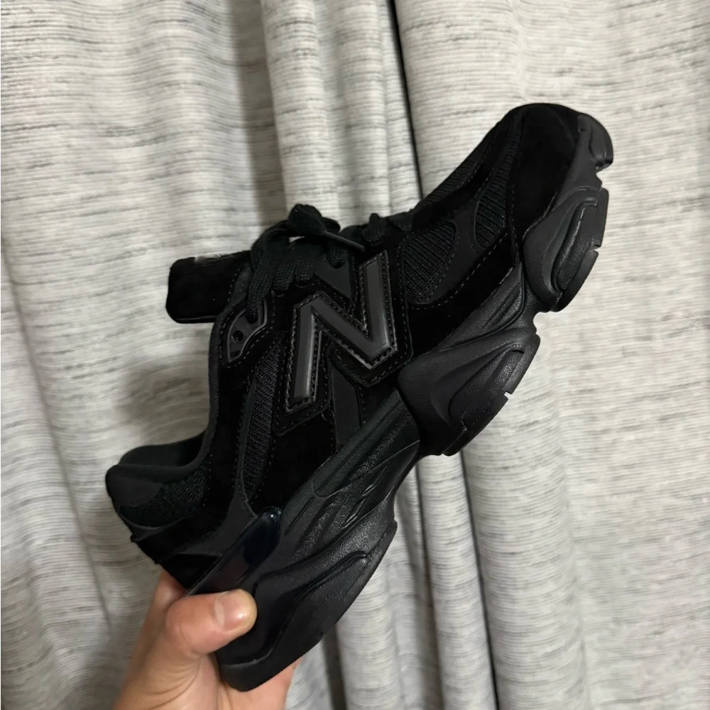 New Balance Men's Black Chunky Athletic Sneakers - Picture 12 of 13